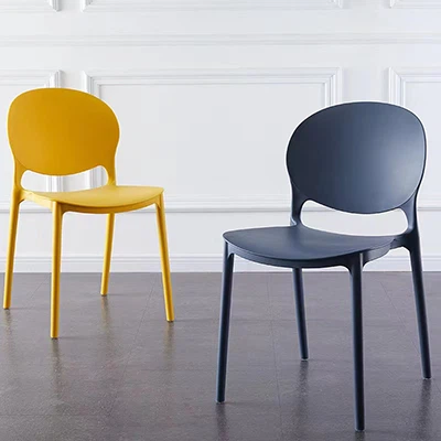 كرسي طعام بلاستيكي ملون